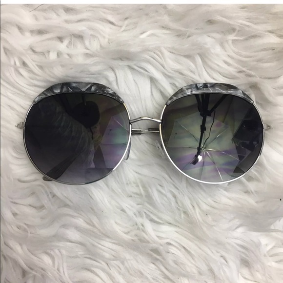 Free People Accessories - Free People oversized sunnies